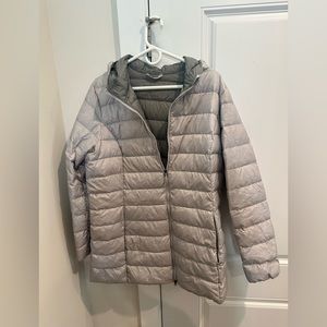 Never worn Eddie Bauer women’s puffer jacket